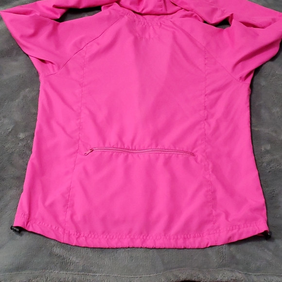 Asics Packable Windbreaker Jacket in Neon Pink - Picture 3 of 5